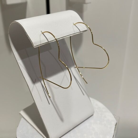 NWOT Wire heart hoop earrings - Picture 1 of 3